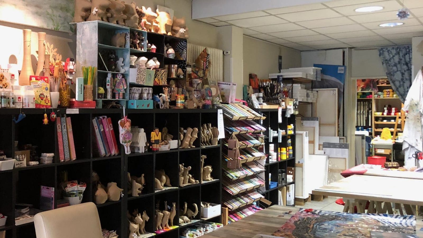 Mad Art Bascharage interior — art supplies shop and creative workshop space